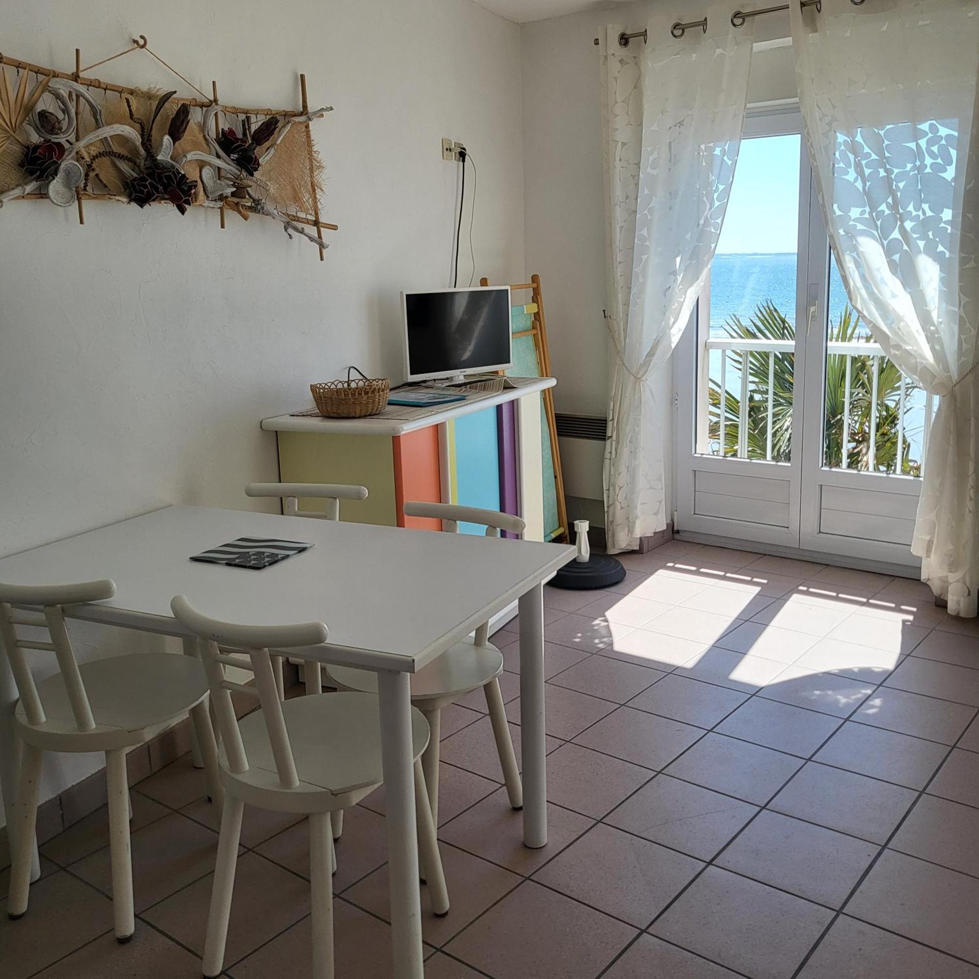 Les Pieds Dans L'eau Cap-coz Apartment *